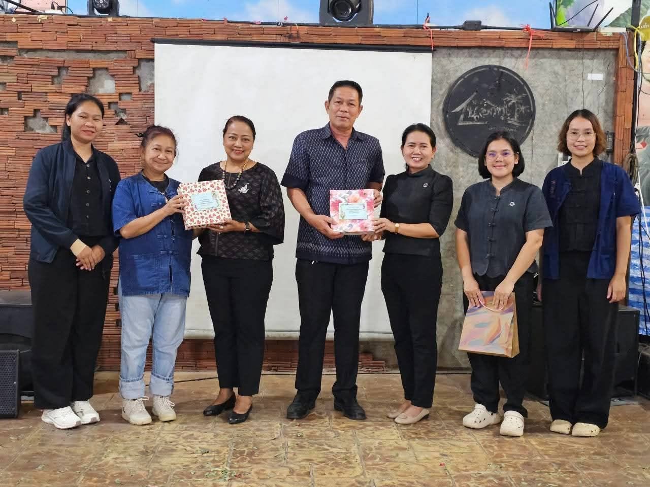 พช.สอยดาว ร่วมกิจกรรมมุทิตาจิตข้าราชการครบเกษียณ “ด้วยรักและผูกพัน จากใจสายใย พช.จันท์”