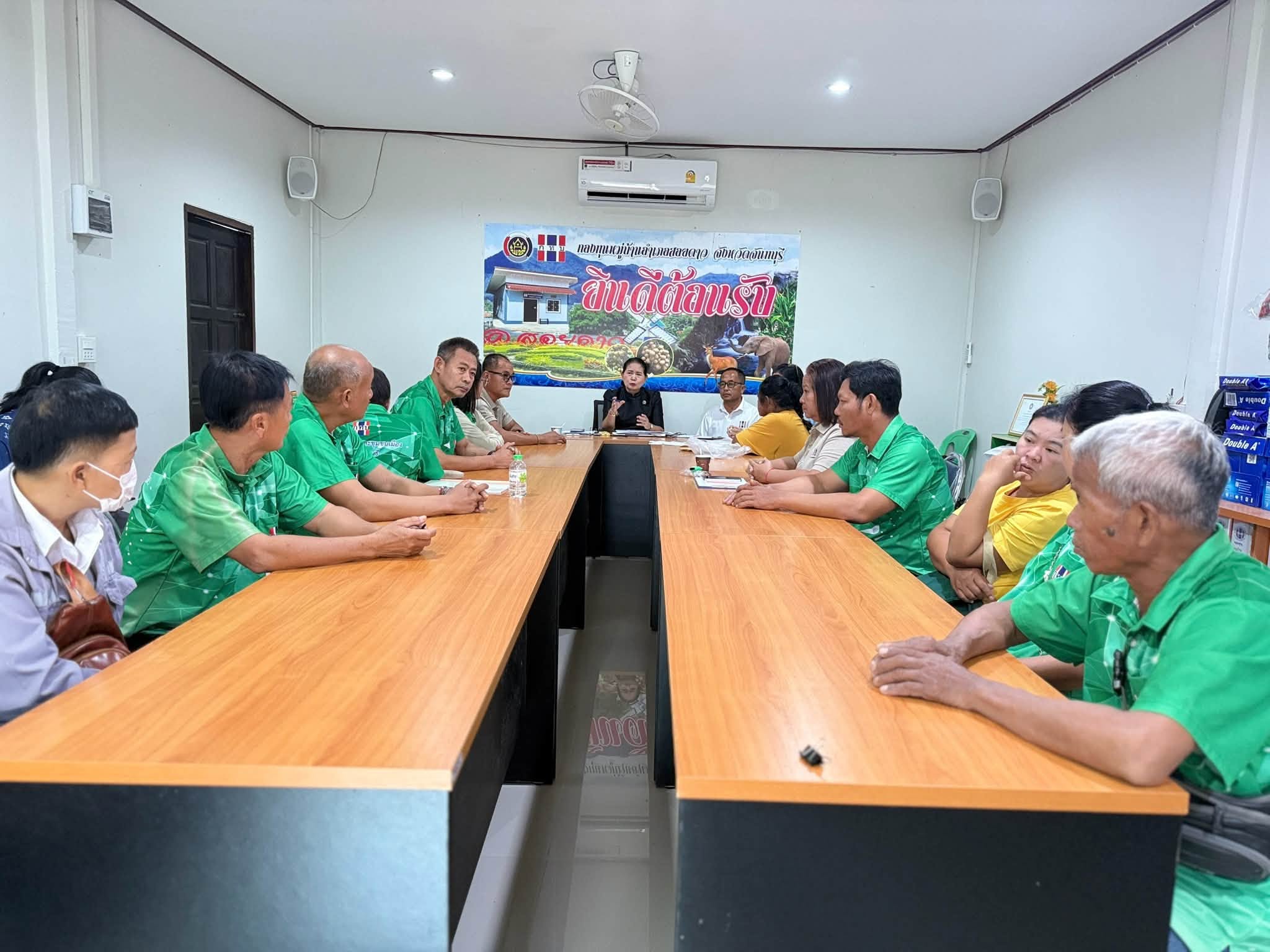 คณะอนุกรรมการสนับสนุนและติดตามการดำเนินงานกองทุนหมู่บ้านระดับอำเภอสอยดาว ตรวจสอบข้อเท็จจริงการดำเนินงานกองทุนหมู่บ้าน