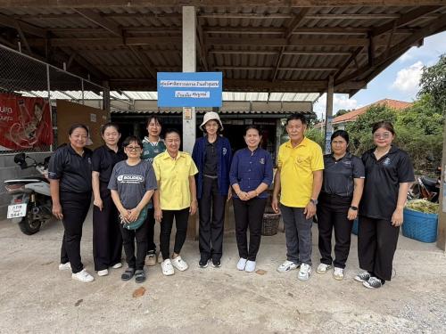 พช.จันทบุรี เยี่ยมชมศูนย์สาธิตการตลาดร้านค้าชุมชนบ้านเนินสมบูรณ์ 