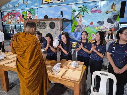 พช.สอยดาว ร่วมทำบุญตักบาตร เสริมสิริมงคล สร้างพลังในการขับเคลื่อน “พช.จันท์งานได้ผล คนมีความสุข”